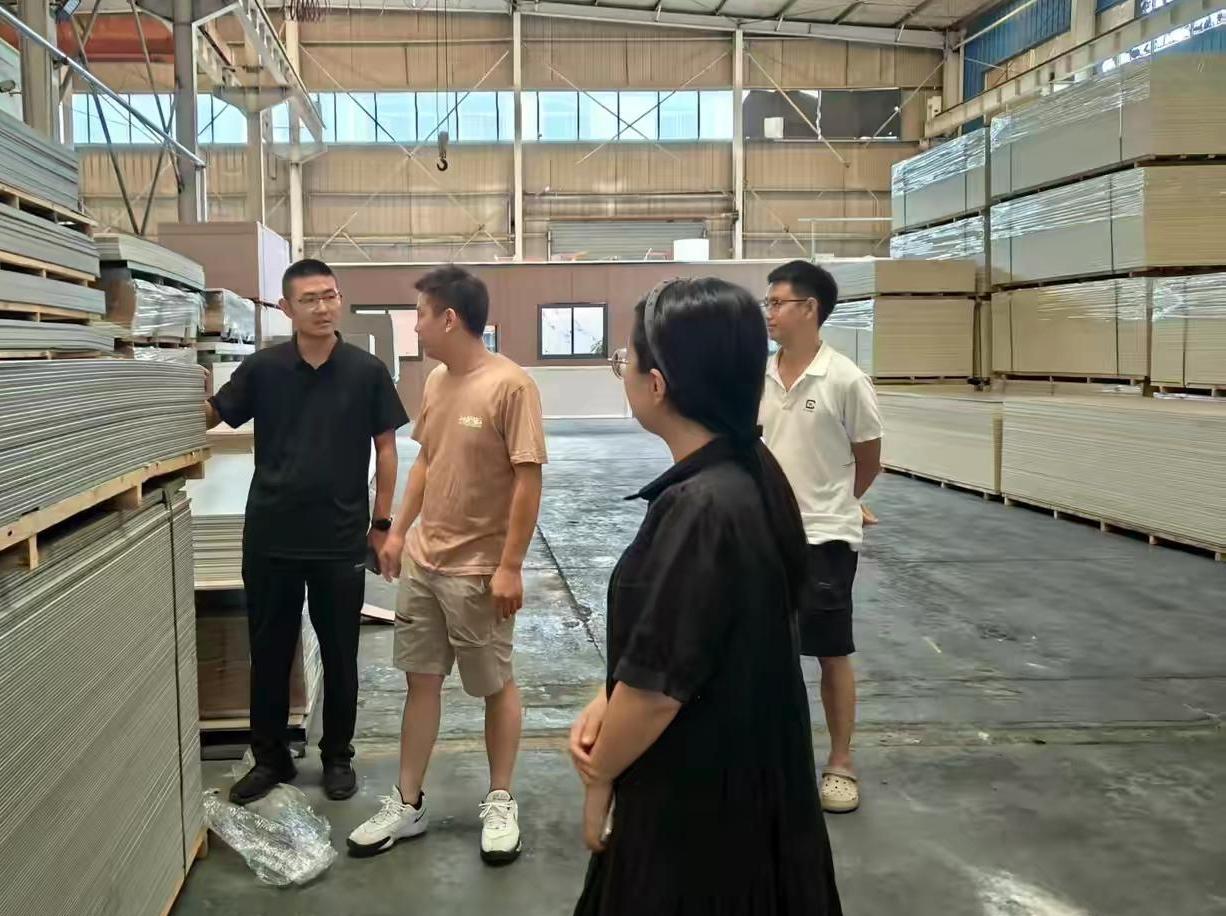 变“被动审批”为“主动服务” 入企开展环评指导