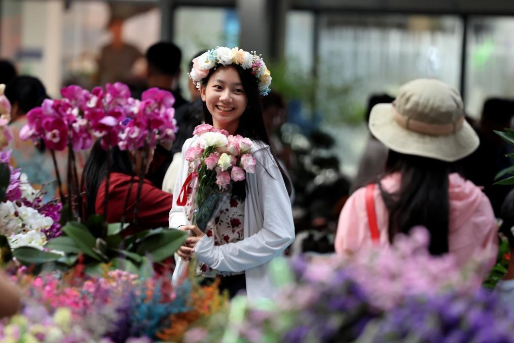 美丽遇甜蜜 消费“别样红”——云南鲜切花七夕节前市场一线观察