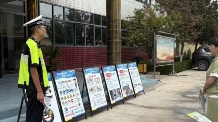 泾阳公安走进辖区机关单位开展交通安全宣传活动