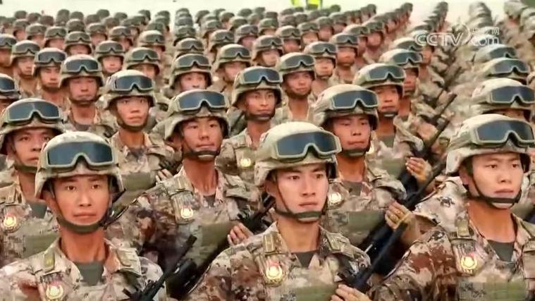 探访阅兵训练场 | 男女混编 这支方队成为训练场上一道独特且亮丽的风景线