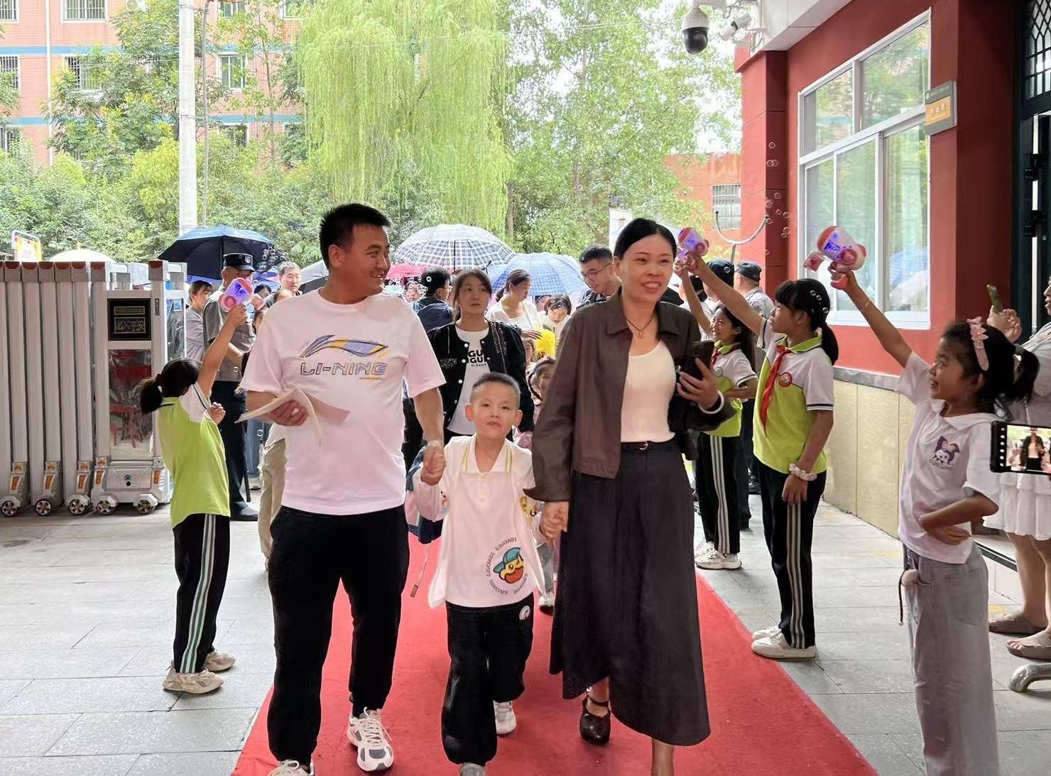 竹芽启智 筑梦童年：莲湖区二府庄小学举办新生入学仪式