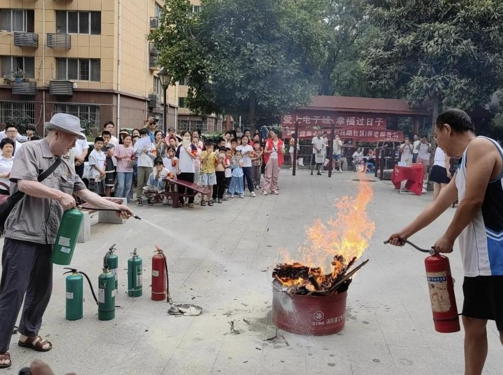便民集市暖人心，服务居民“零距离”