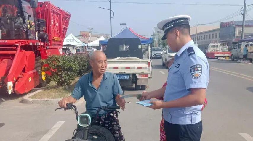 交通宣传进集会 安全守护零距离