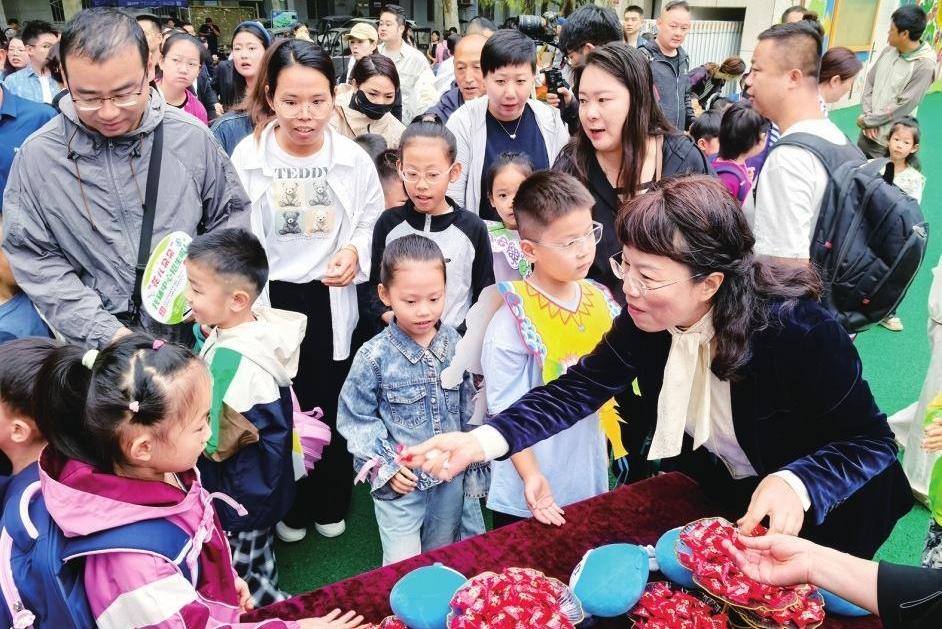 学校“花式”迎新 仪式感满满