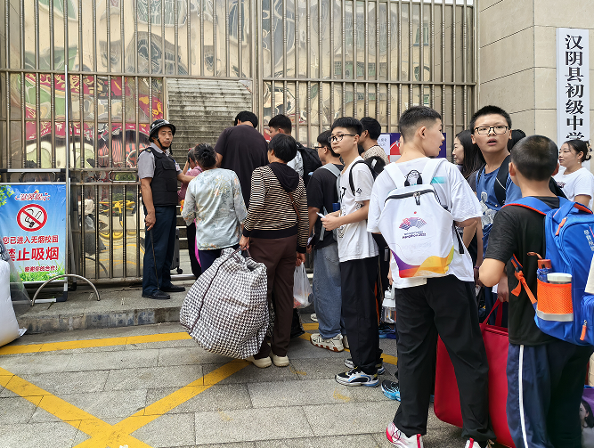 安全暖心迎新生 凝心聚力启新程
