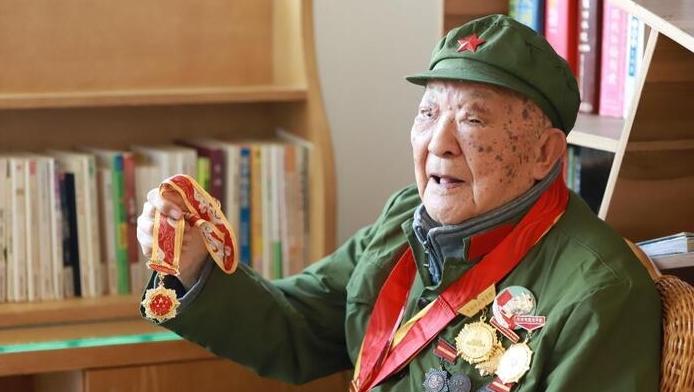 归来仍是少年｜没有枪没有炮，敌人给我们造！拼了一辈子的他寄语青年“你们是新时代‘铁军’”