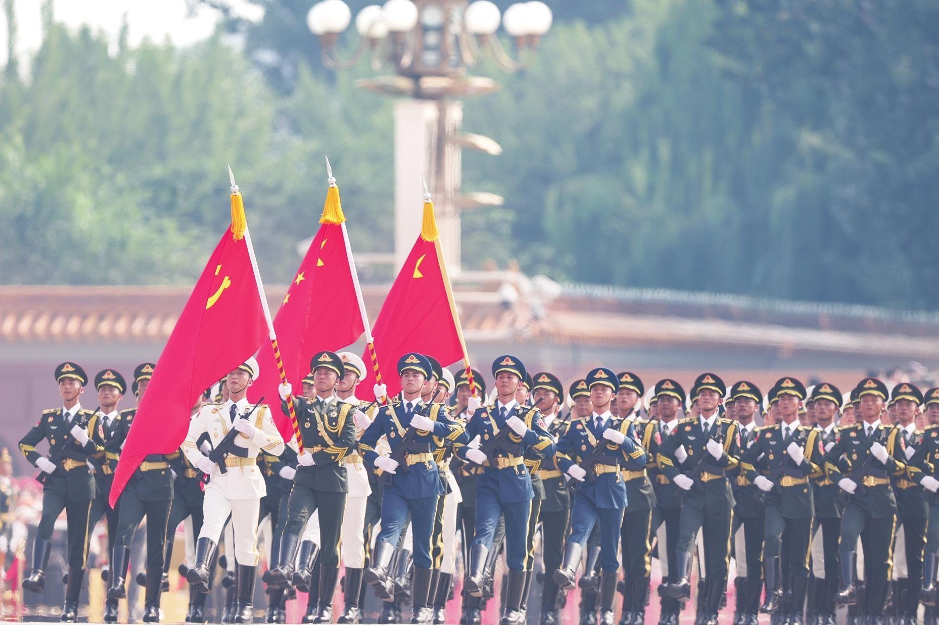 雄师列阵 气势如虹