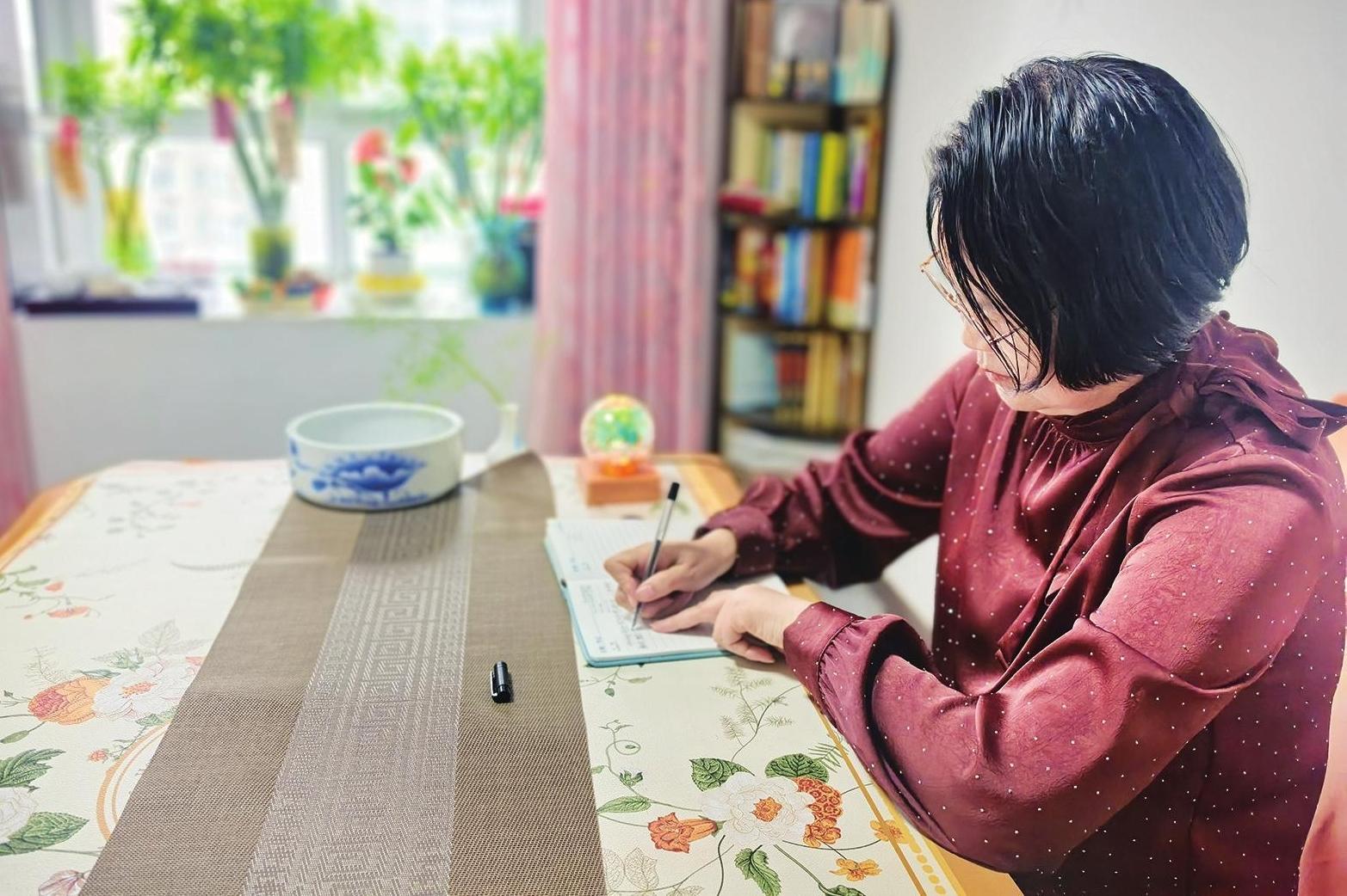 每月捐出一笔钱 她们坚持了很多年
