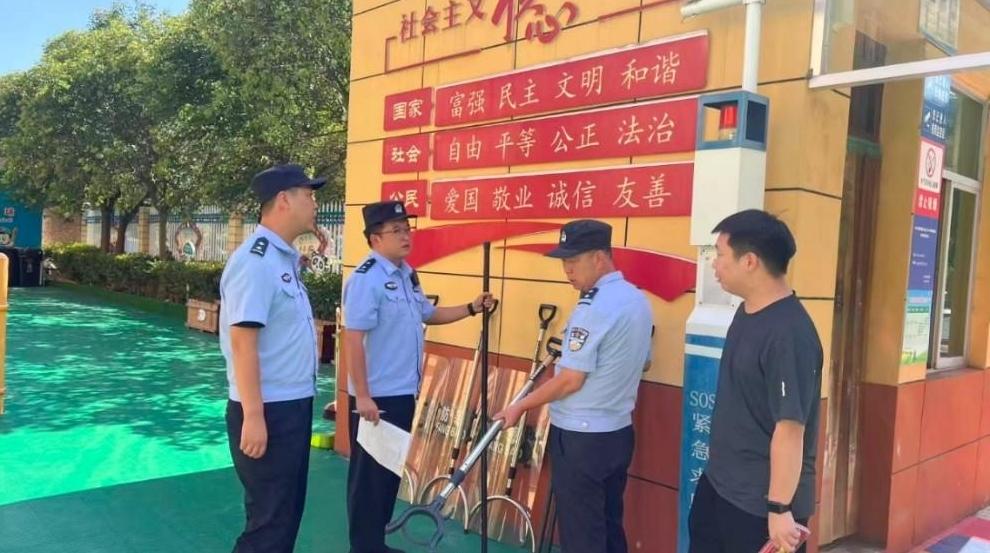 开学季彬州公安“三维护学”为校园安全筑起“铜墙铁壁”