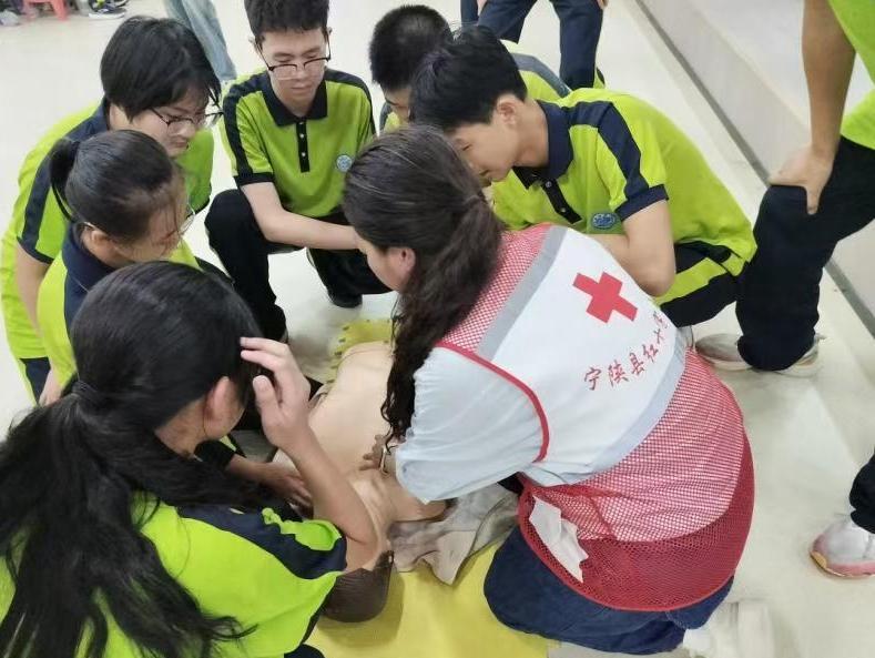 宁陕：急救知识进校园 守护青春“第一课”