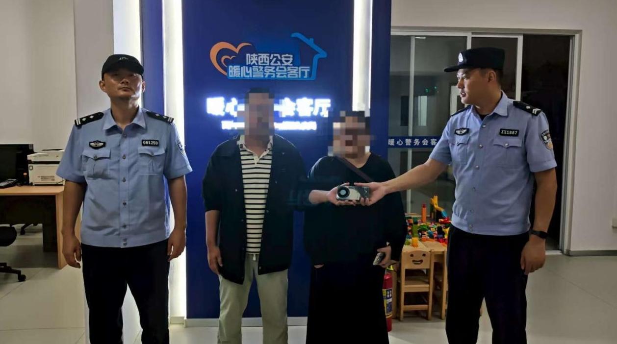 手机忘在商场卫生间 民警立刻帮他找到啦