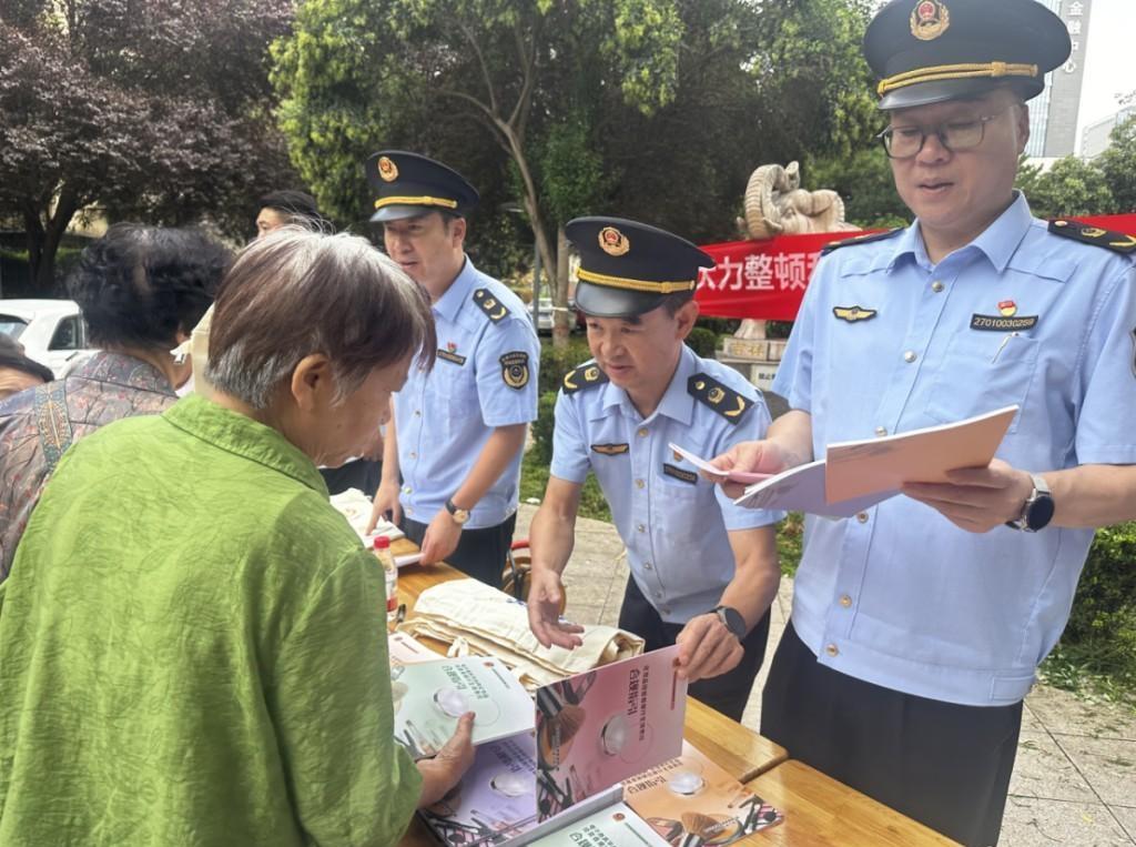 “一站式”服务进社区，筑牢健康安全屏障