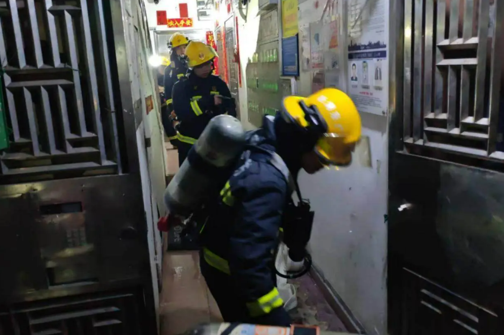 退伍回到家仅4个小时，他救下整栋楼……
