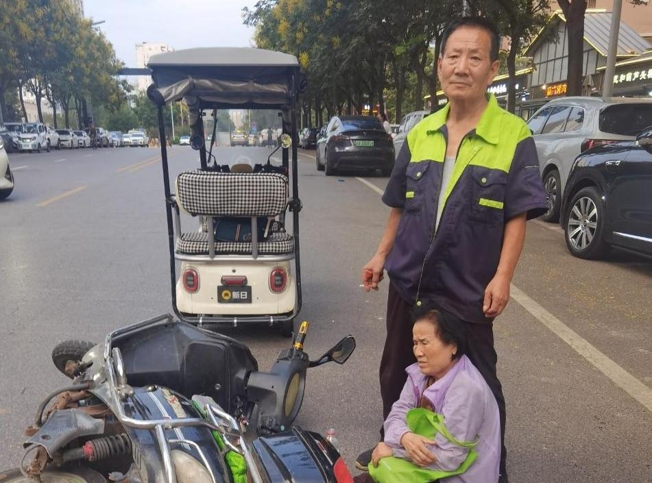 路遇事故 的哥伸援手