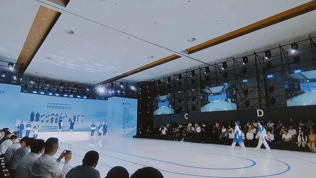 《驼铃踏雪逐冰梦》摘得陕西冬服设计“环保科技奖”