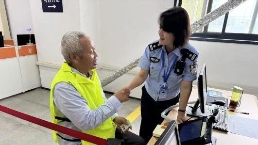 “适老化”服务 助力银发考生驾考无忧