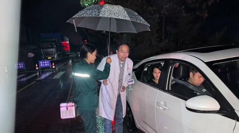 佛坪：以“严防”守护平安，以“暖心”彰显担当