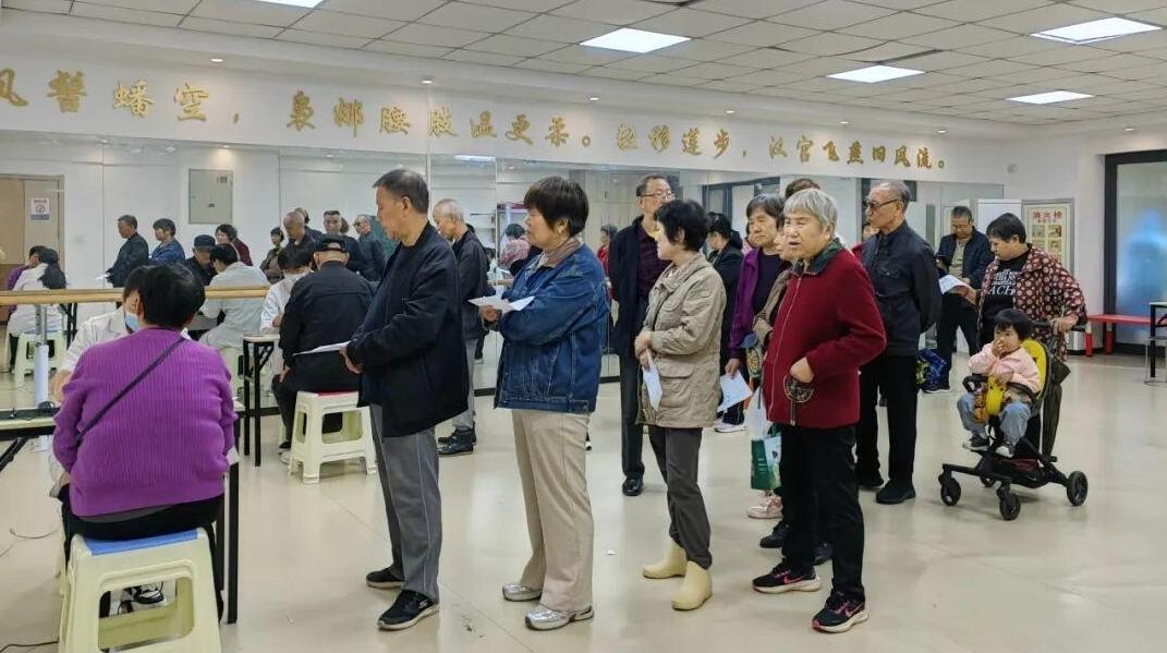从端午到金秋，这份“健康礼”持续温暖郭杜街道书苑社区老年人