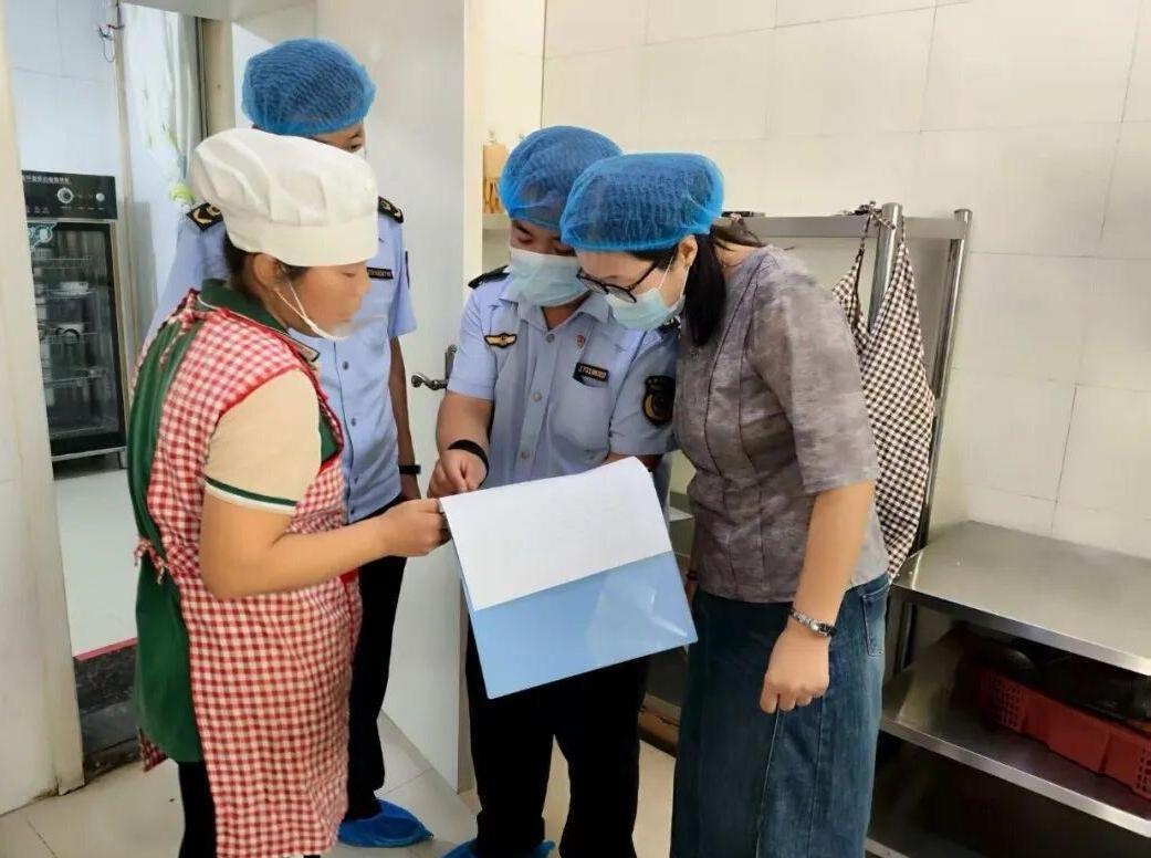 全面开展秋季校园食品安全专项检查 筑牢师生饮食安全防线