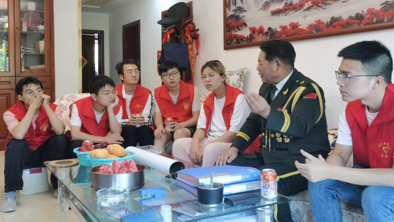 满怀热忱守护邻里   他们是社区里的一道风景线