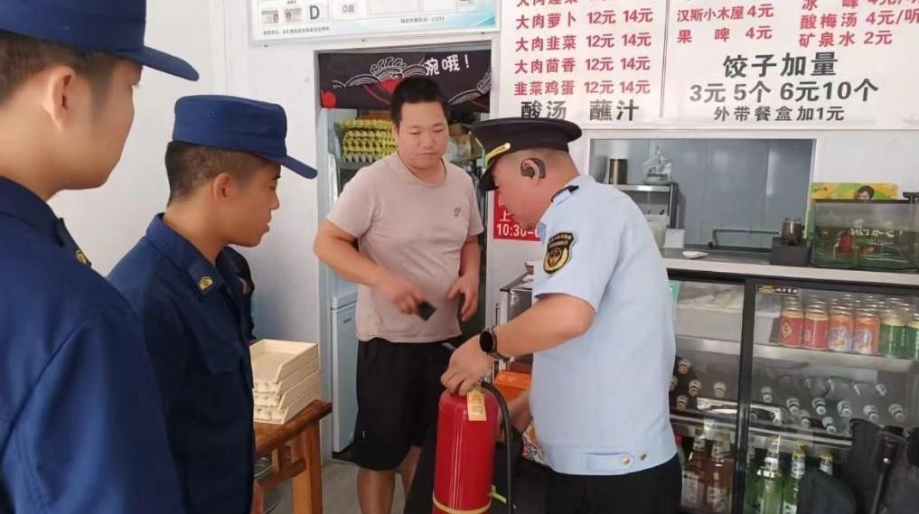 渭城区文汇路街道开展九小门店安全生产检查活动