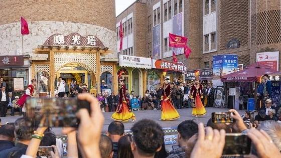【中国那些事儿】国际友人见证多民族文化交融 赞叹新疆和谐包容之美