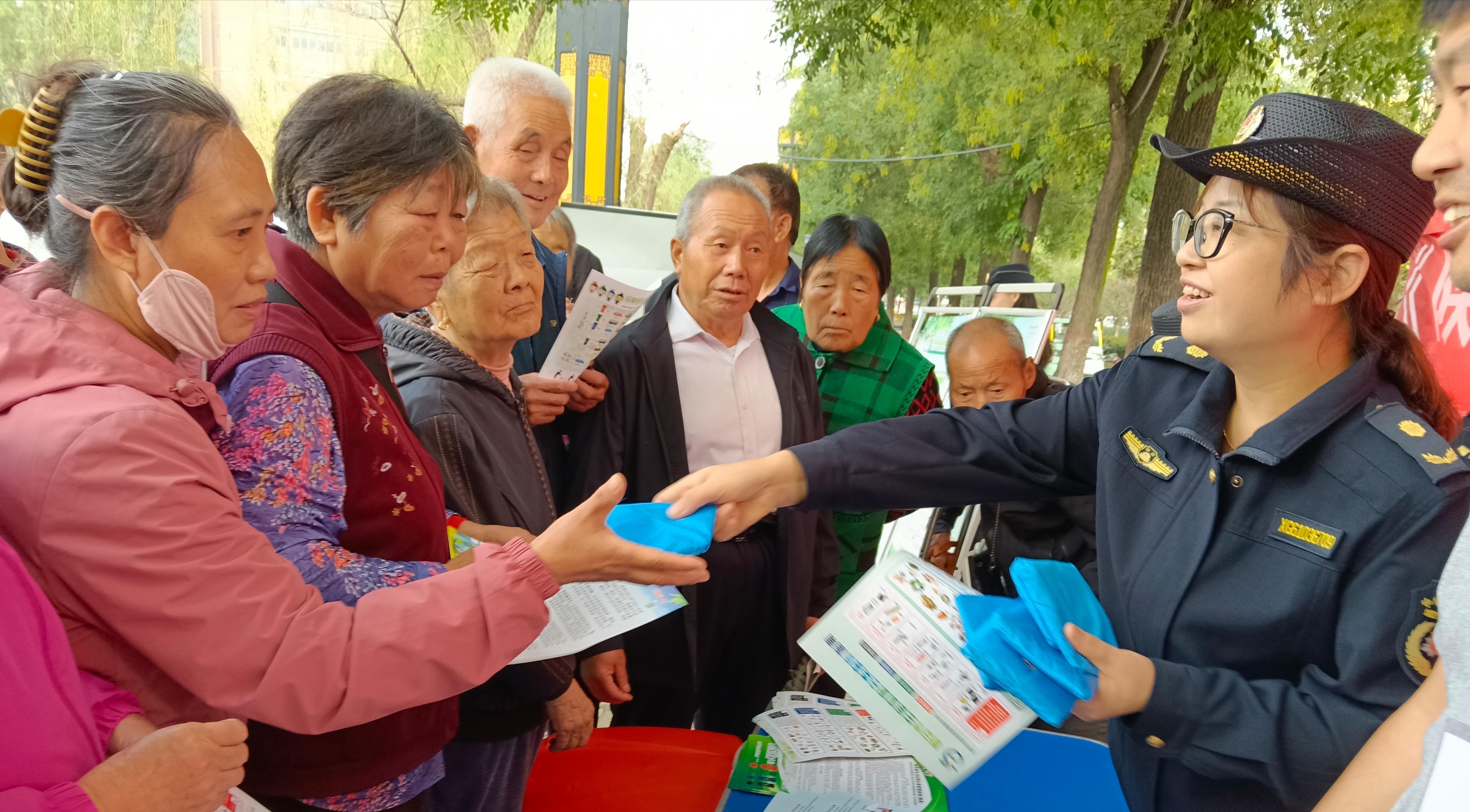 开展垃圾分类活动 共建绿色文明家园