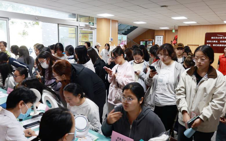 西安市红会医院开展多学科联合义诊进高校活动