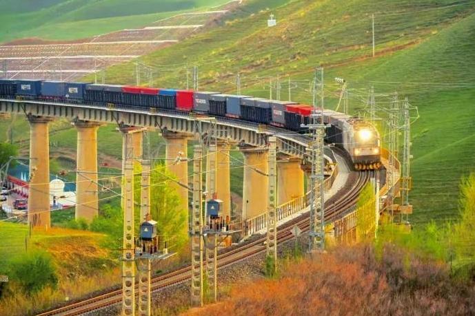 全国铁路10月11日起实行新的列车运行图，安排图定旅客列车超1.3万列