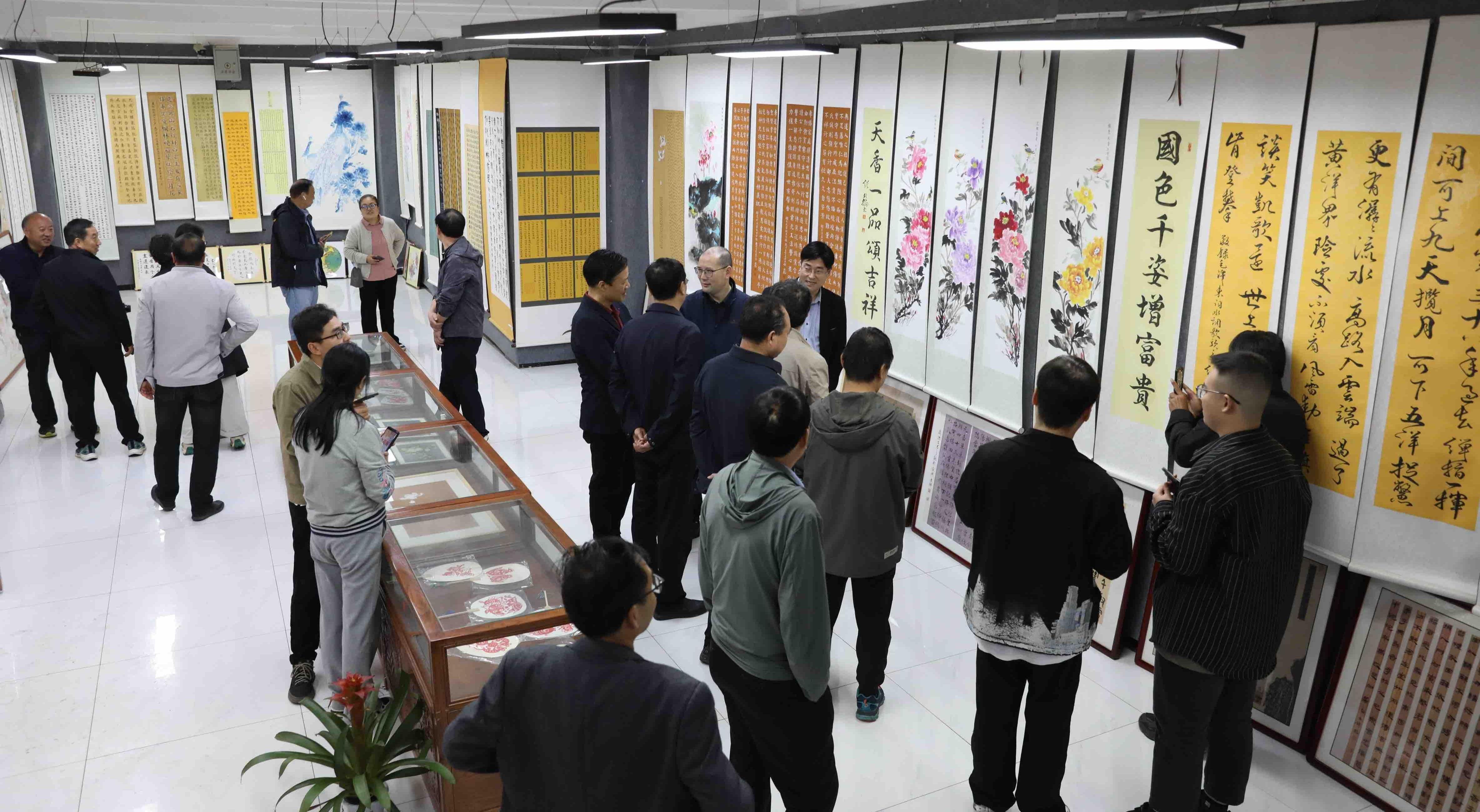 迎国庆张乾翰 牛莹师生书画作品展开展