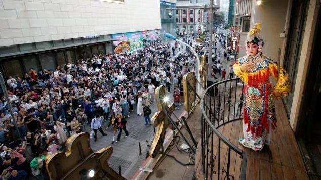 “戏码头”天津打造“城市即舞台” 观众街头邂逅好戏