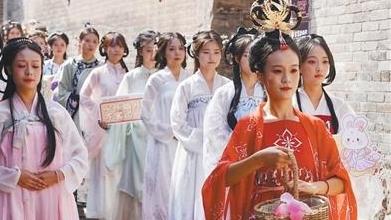 追着月亮的旅行（文化中国行）