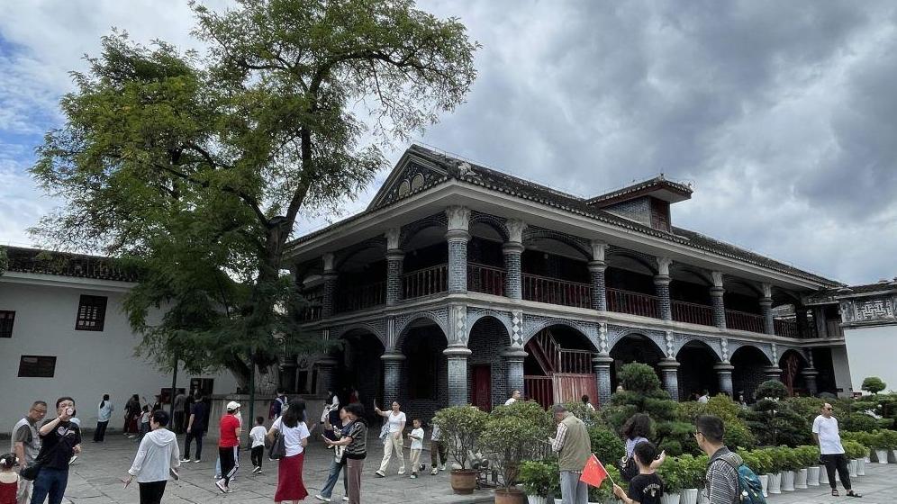 “转折之城”遵义掀起“双节”红色文旅热
