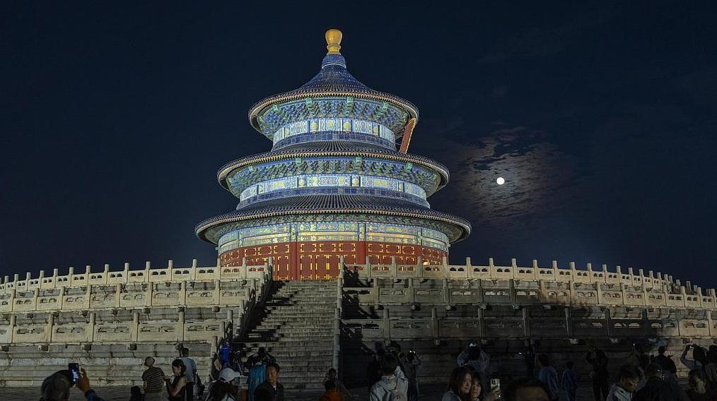 穿越古今共赴团圆！“超级月亮”和古建浪漫同框
