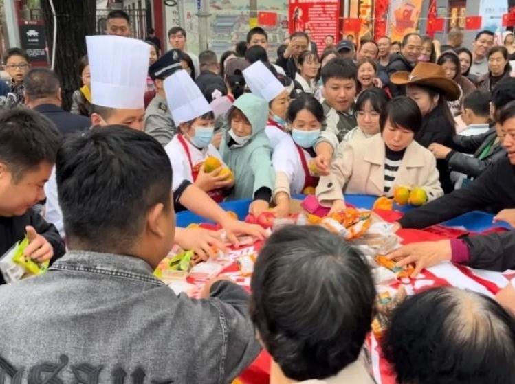 咸阳老街举办“月满老街·共品月饼·共话中秋”主题活动