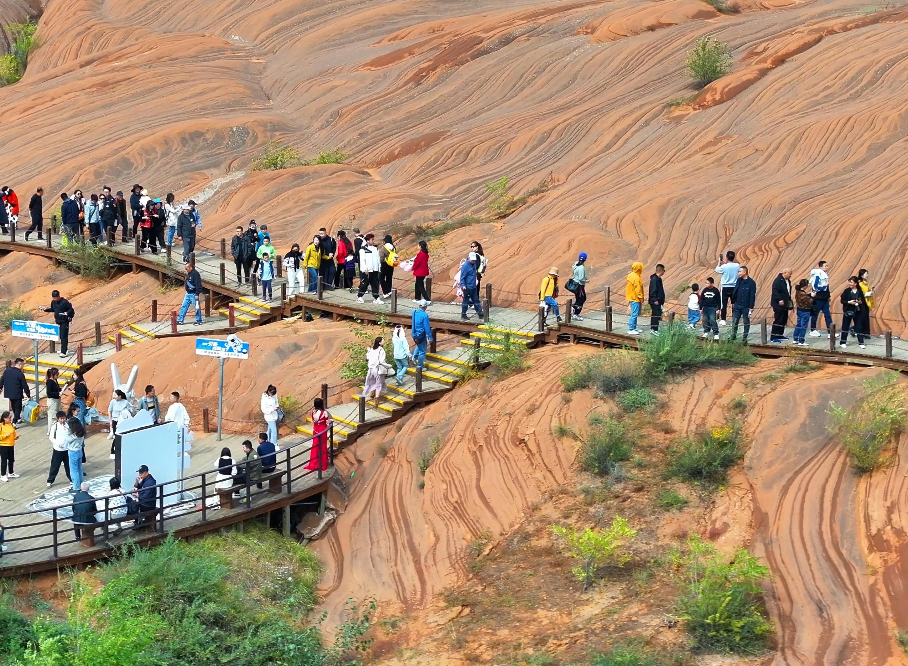 6.84万人次打卡！国庆中秋假期陕北这个地方令游客难忘