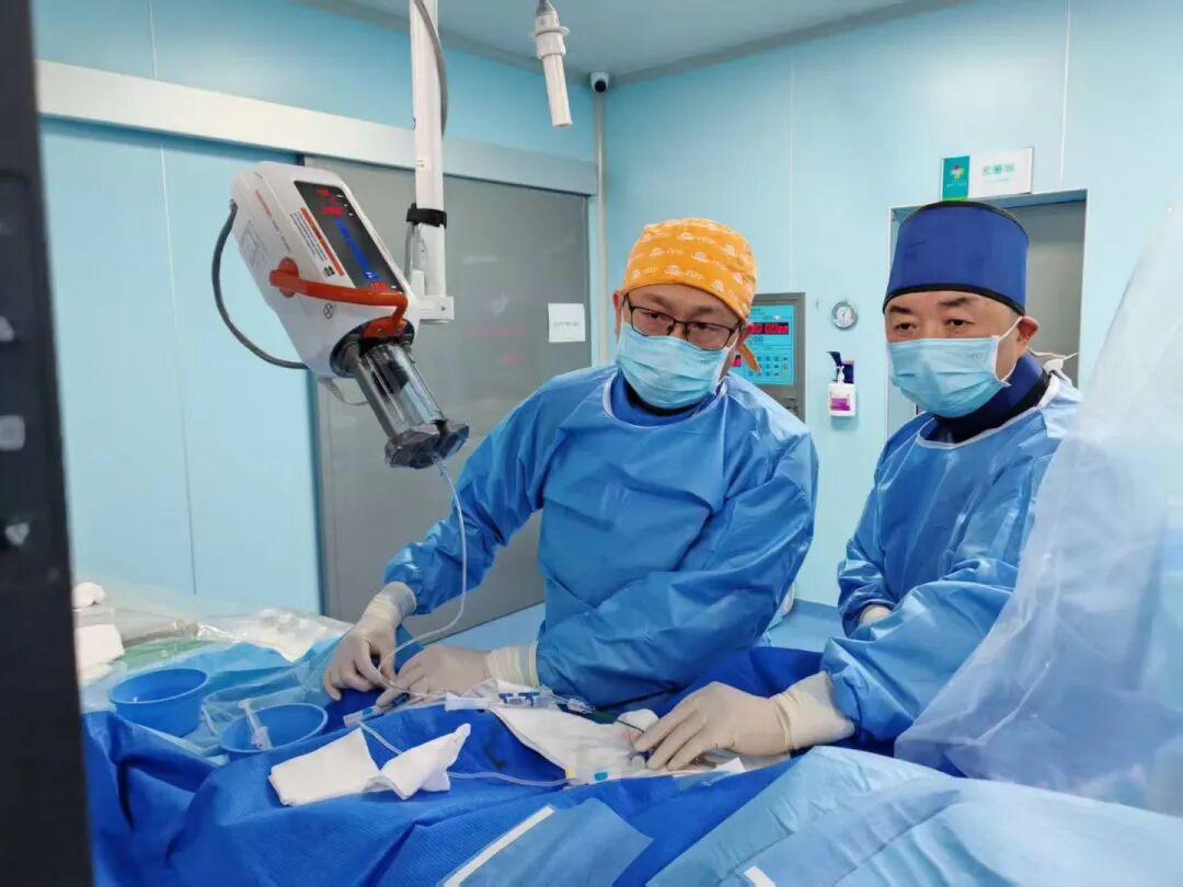 生死时速！医生从78岁奶奶大脑里“取出”致命血栓