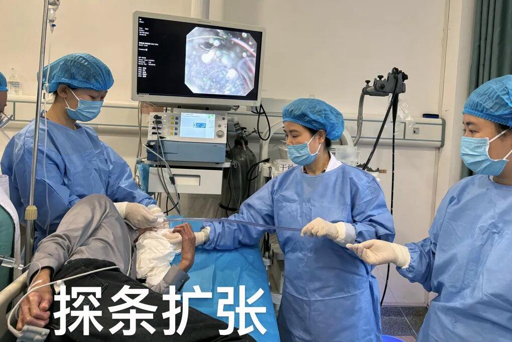 男子食道狹窄十年吞咽難 醫生撐開生命通道獲新生