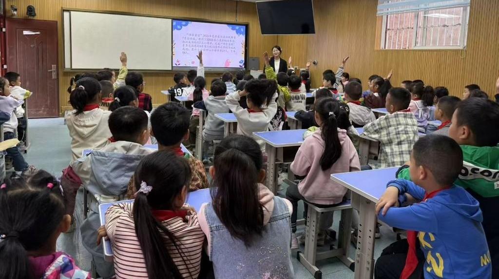 安康市“四季童讀”秋季閱讀活動走進大貴鎮中心小學