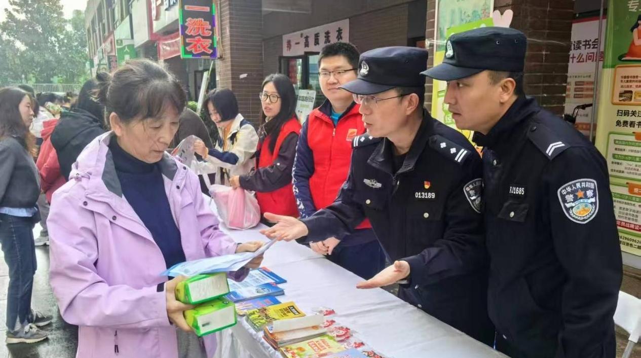 警社同行筑起助老反詐防護墻