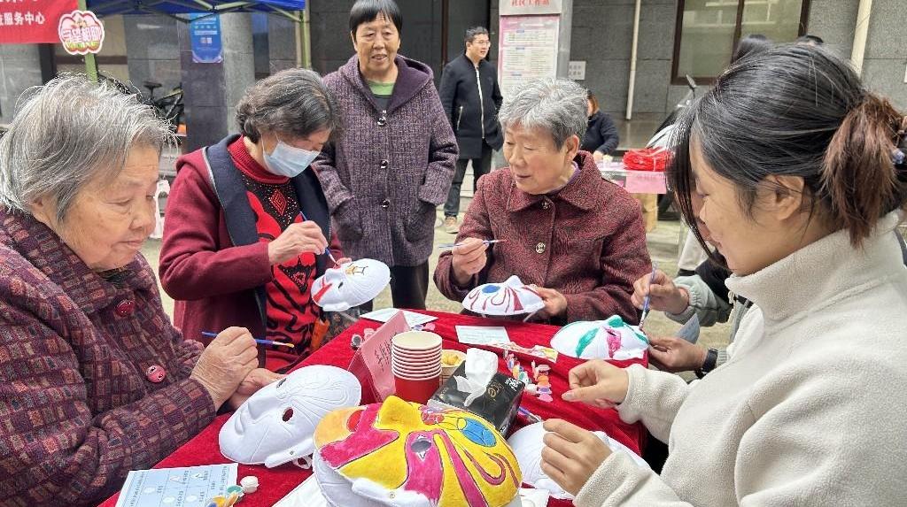 党建引领聚温情 公益集市暖夕阳——西安韩北社区“社区‘益’家亲”活动情暖老人