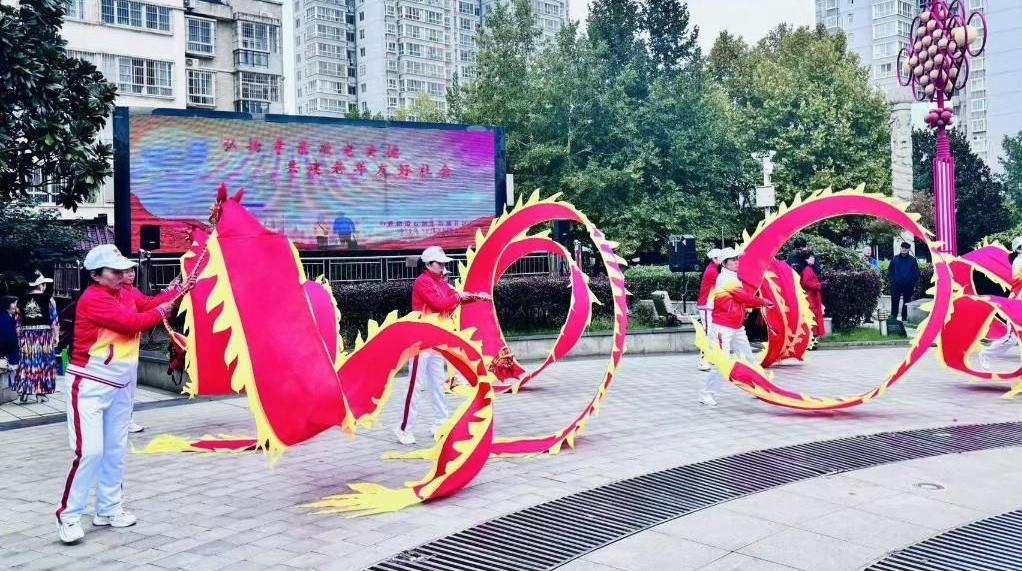 社区里的歌声与欢笑