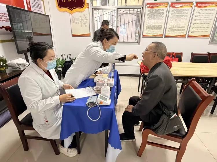 “關愛老人 守護健康”—孟家巷社區開展敬老月義診活動