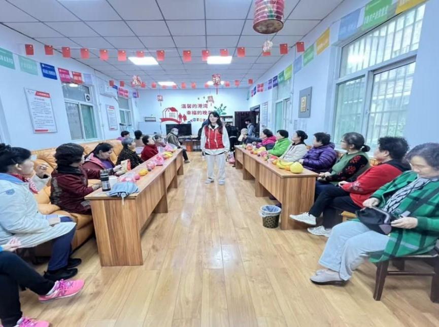 敬老情暖秋日，共话桑榆幸福