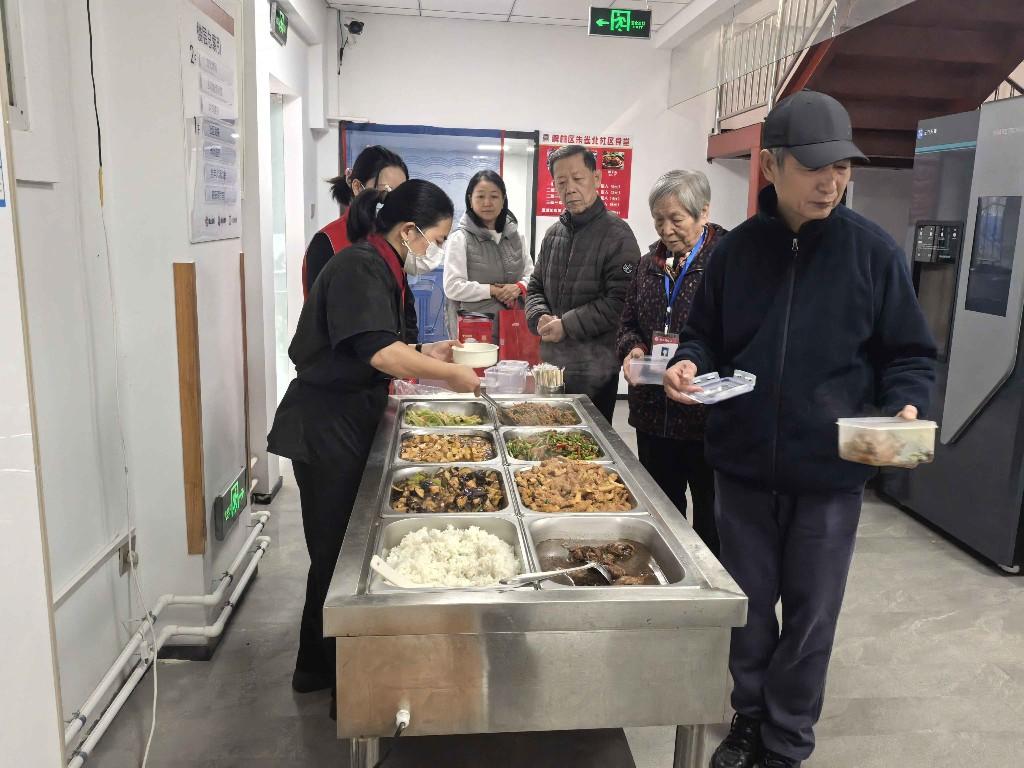 从“吃饭难”到“食无忧” 嵌入式社区食堂吃出“幸福味”