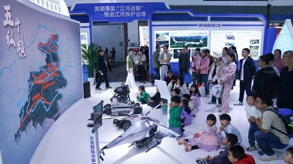 陕西水务这些装备在农高会上“火”了