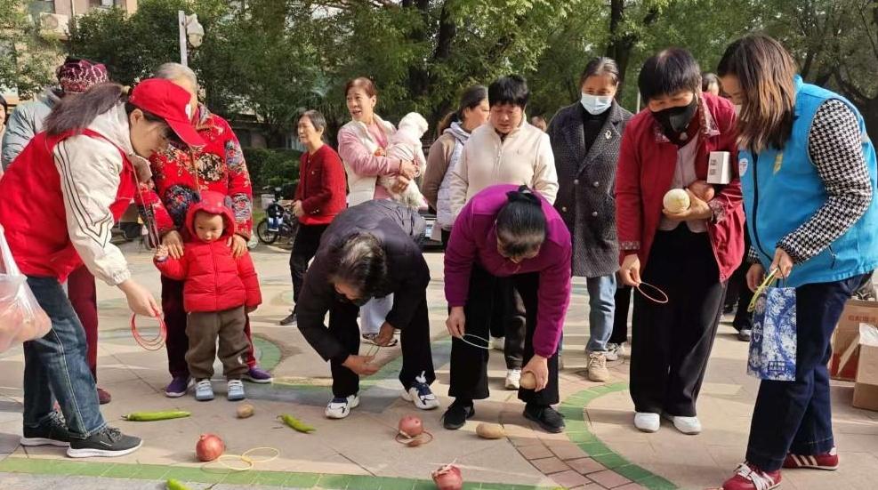 情暖金秋迎重阳 便民服务暖人心