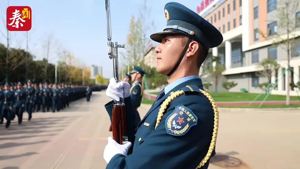 空军工程大学举行2025级新学员授衔仪式