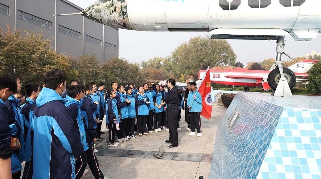 科技筑梦承初心·红色铸魂育新人