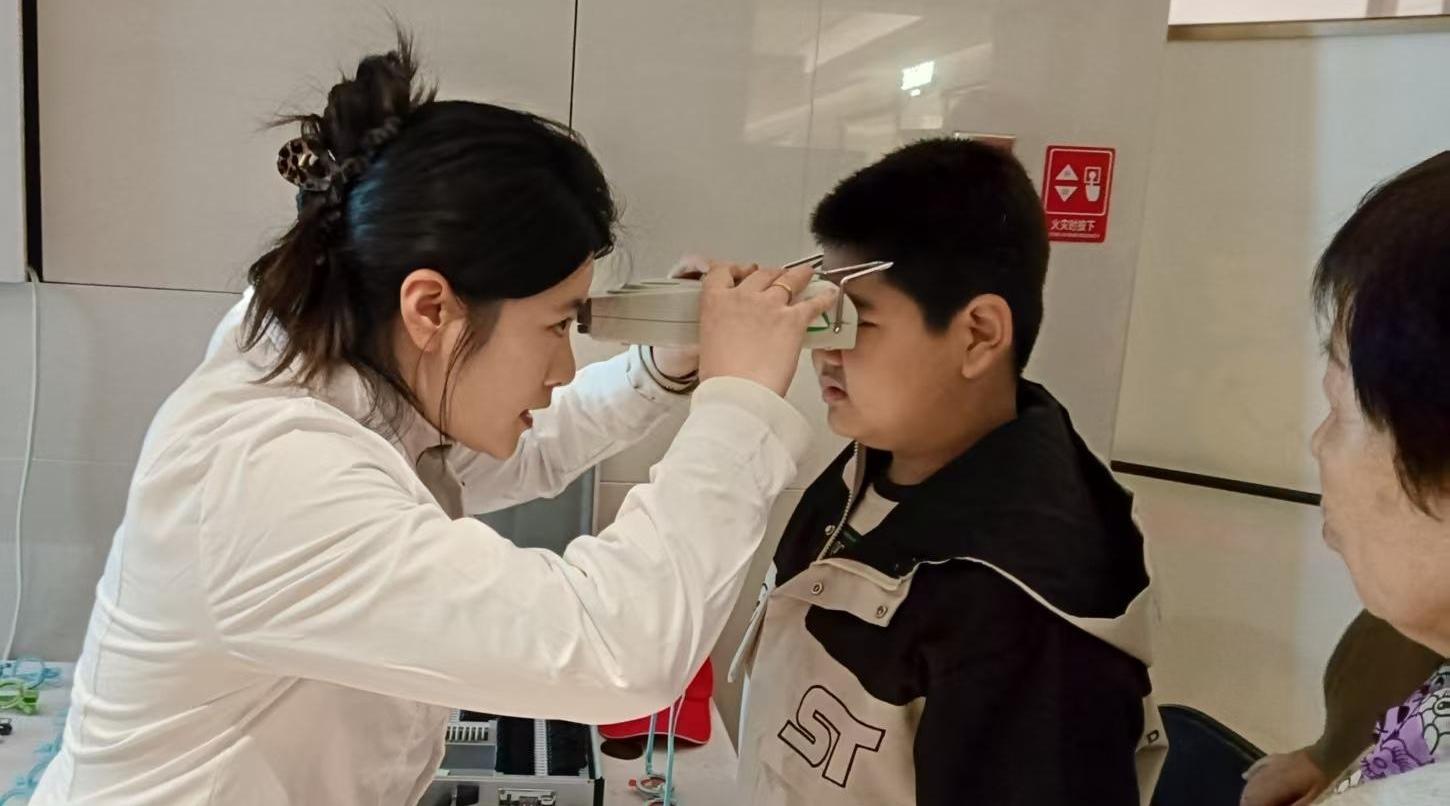 “亮睛西安”七年守护2100名困境青少年清晰“视”界